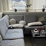 Penthouse Center *