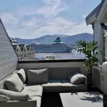Penthouse Center Apartment *