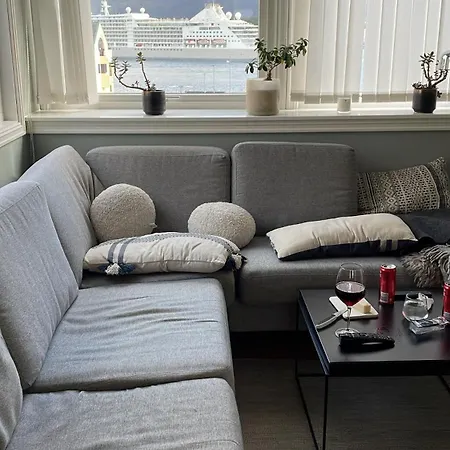 Penthouse Center *